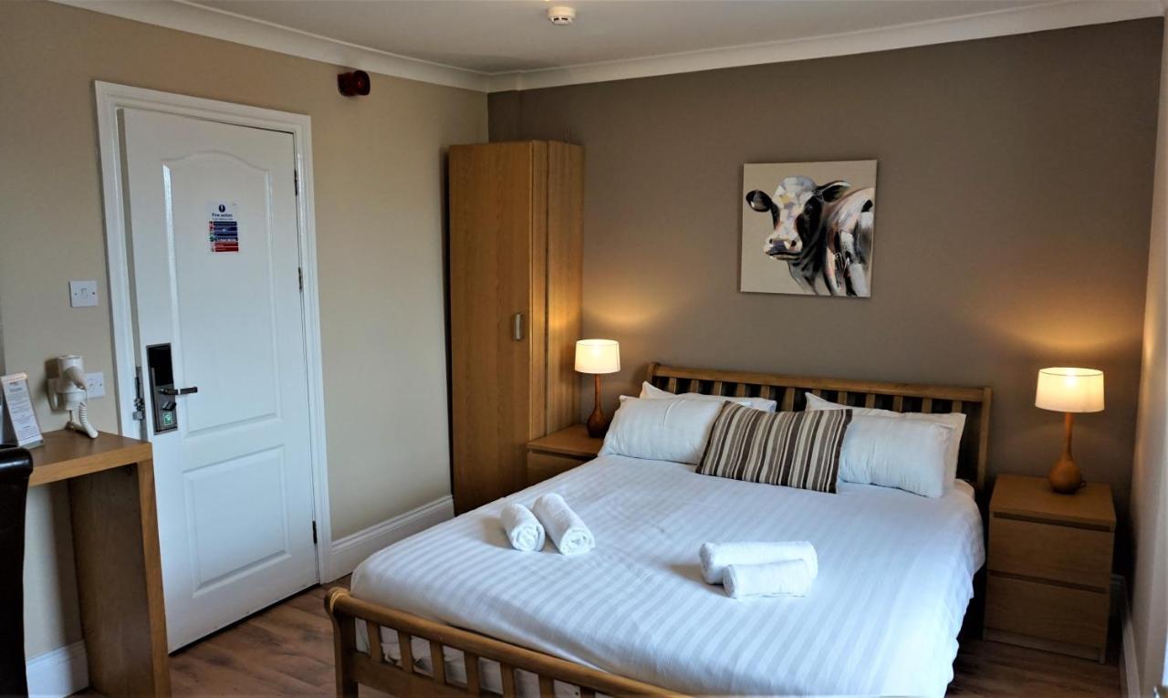 The Angel Hotel Cardigan Exteriér fotografie